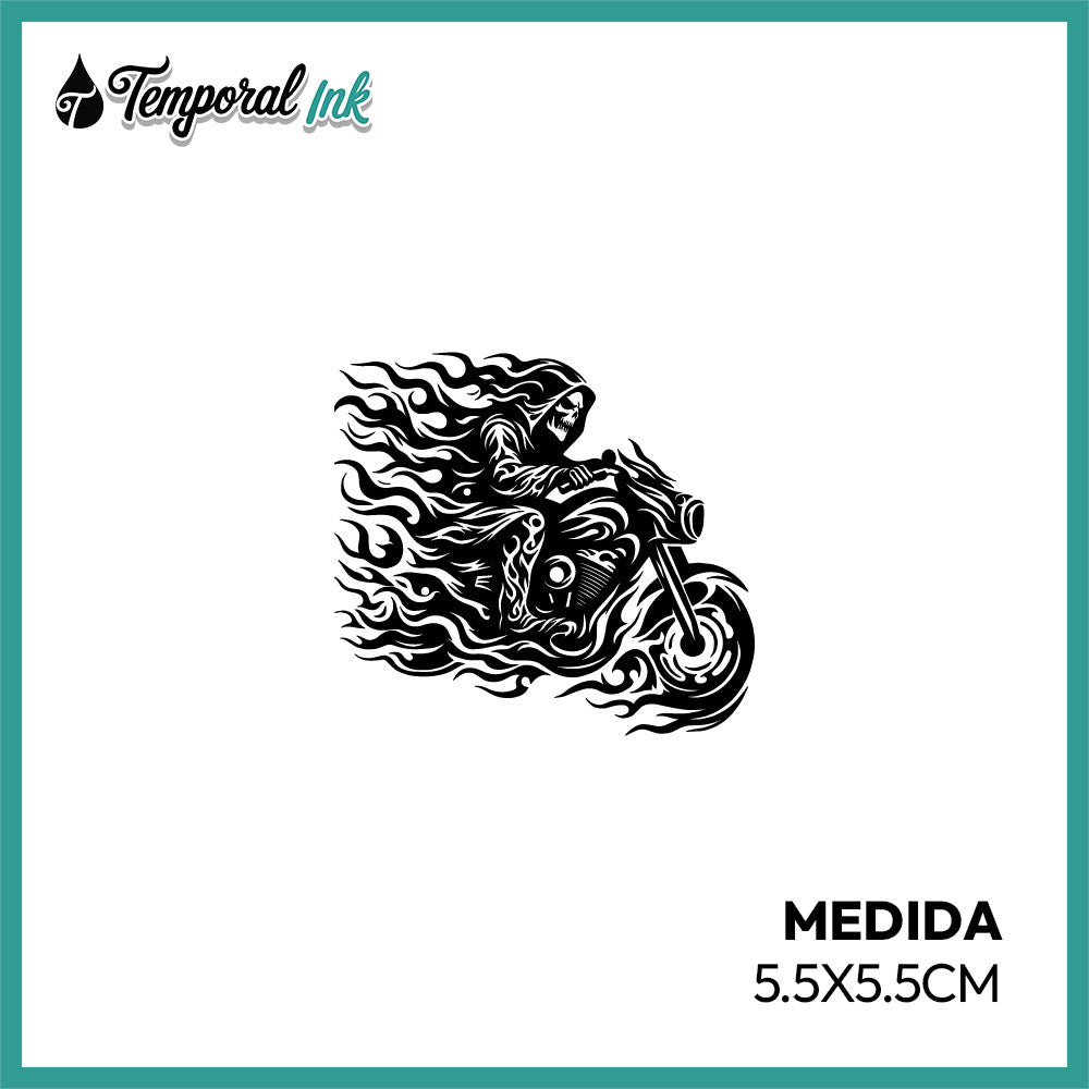 Tatuaje temporal motociclista fantasma en llamas