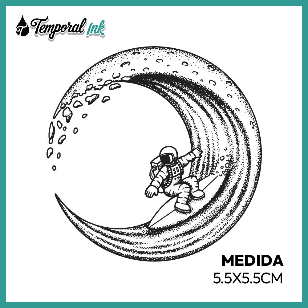 Tatuaje Astronauta Surfeando